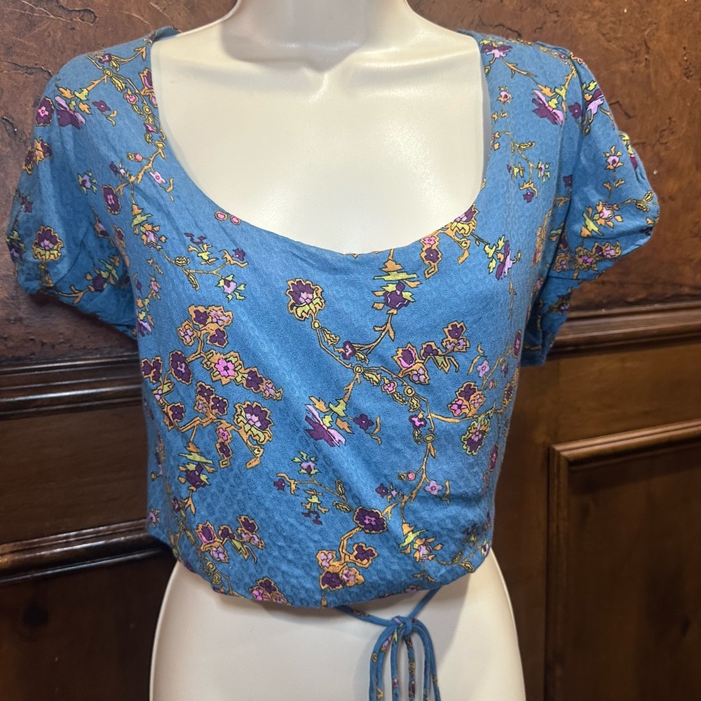NWOT SIZE XL Free People Blue Floral Crop Top